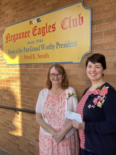 Negaunee seniors thank Negaunee Eagles Club
